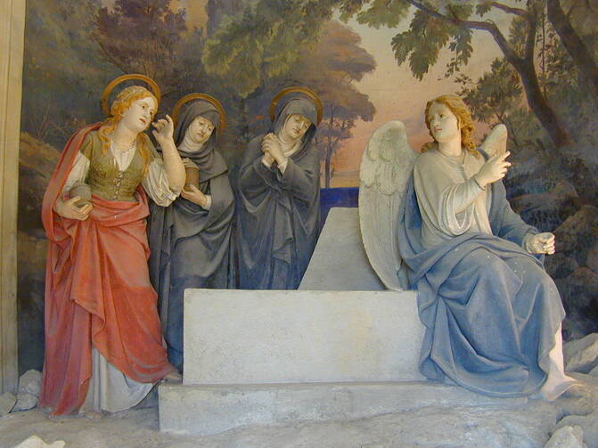 Sacro Monte di Crea; The finding of the empty tomb of Christ, statues by Antonio Brilla, 1889 (Wiki Commons) 