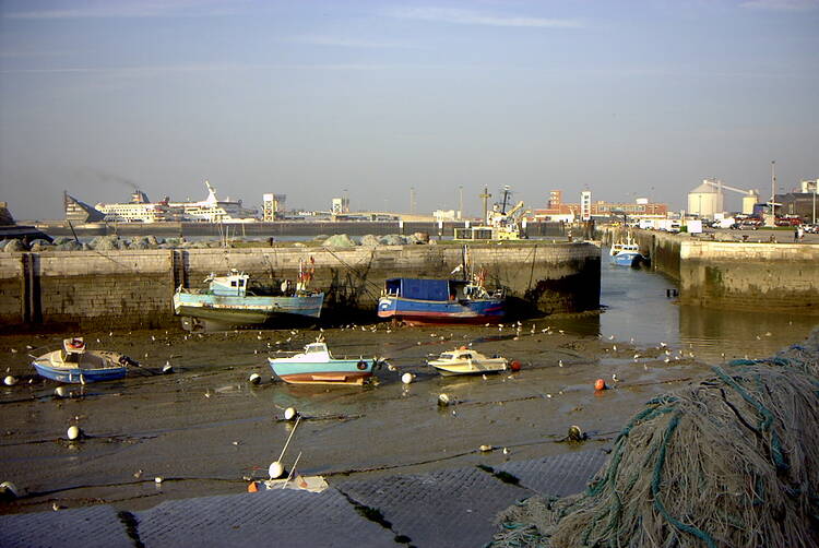 The Port of Calais (Photo via Wikimedia Commons)
