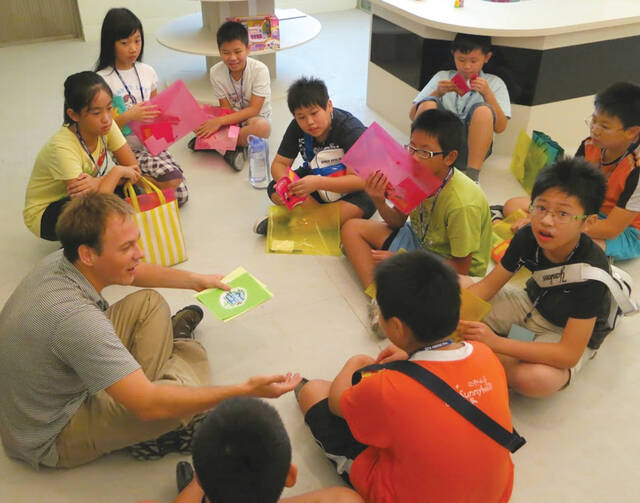 The author reviews vocabulary with students in Kinmen, Taiwan