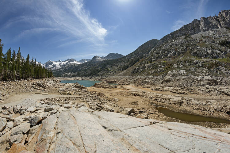 The South Lake Reservoir in Tahoe has a very low water level because of the California drought.