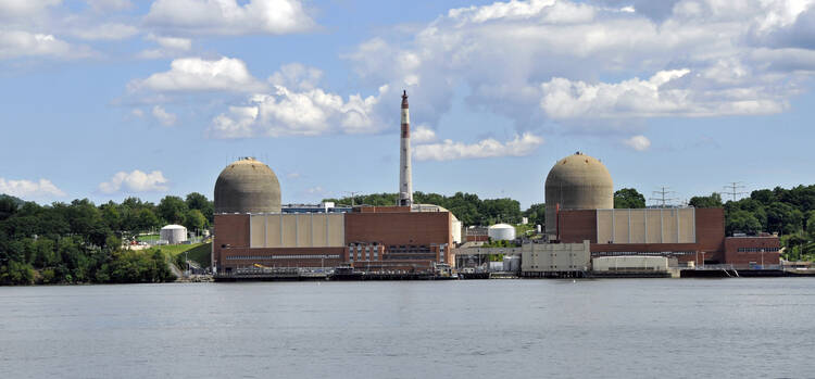 Indian Point Nuclear Power Plant on the Hudson River (Wikicommons).