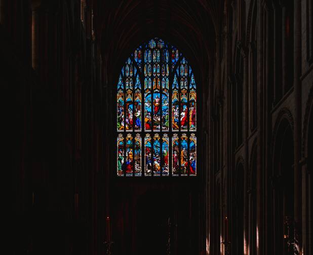 stained glass window depicting Jesus and disciples