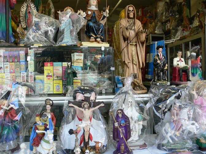 Santa Muerte: Crowding out St. Jude? Photo: Andreas Praefcke