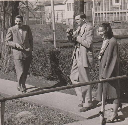 Robie Macauley with Arthur Koestler and Flannery O'Connor at Amana Colonies in Iowa, 9 Oct 1947. (Cmacauley photo/English Wikipedia)