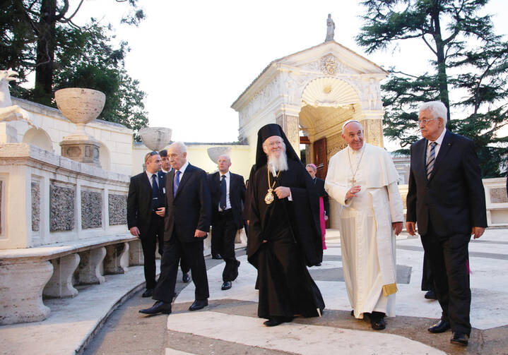 Historic Prayer: Israeli President Shimon Peres, Orthodox Patriarch Bartholomew I, Pope Francis and Palestinian President Mahmoud Abbas after their joint prayer.