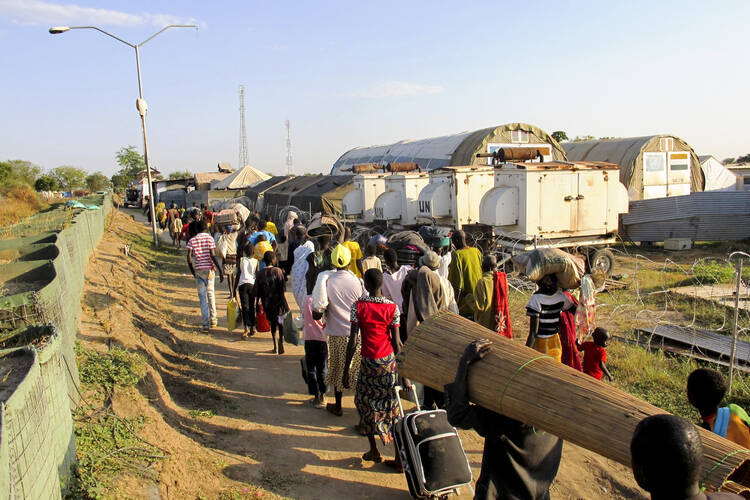 Sudanese flee to a UN compound in Bor