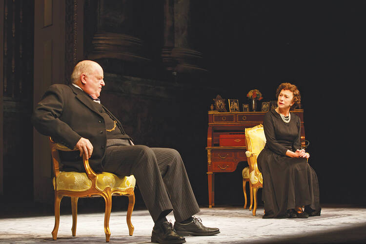 ￼IF WALLS COULD TALK. Dakin Matthews as Winston Churchill and Helen Mirren as Queen Elizabeth II in “The Audience”