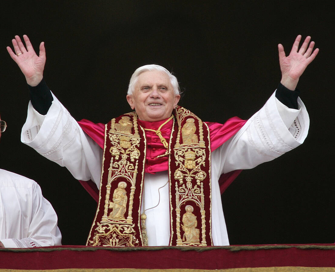 FILE PHOTO OF POPE BENEDICT XVI GREETING CROWD AFTER BEING ELECTED