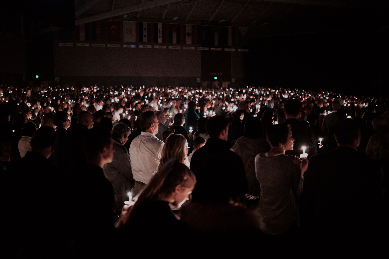 Why Evangelical Megachurches Are Embracing Some Catholic Traditions America Magazine
