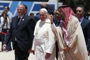 Pope Francis arrives at airport in Amman, Jordan (CNS photo/Paul Haring) 