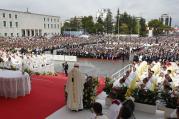 Pope Francis celebrates Mass in Mother Teresa Square in Tirana, Albania, Sept. 21. (CNS photo/Paul Haring)