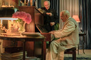 Jonathan Pryce and Anthony Hopkins deliver astounding performances in ‘The Two Popes’ (photo: Netflix)