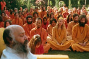 Bhagwan Shree Rajneesh and his disciples at Rajneeshpuram (Credit: Netflix)