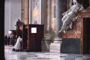 FOR I HAVE SINNED. Pope Francis goes to confession during a Lenten penance service in St. Peter’s Basilica on March 13. 