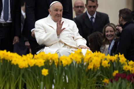 pope visits uganda