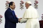 Pope Francis shakes hands with Egyptian President Abdel-Fattah El-Sissi, in Cairo, April 28 (AP Photo/Gregorio Borgia).
